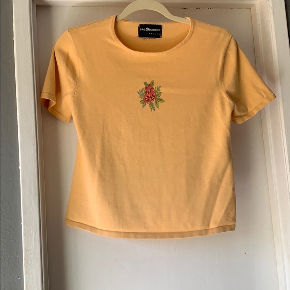 Simplistic vintage flower Tee
